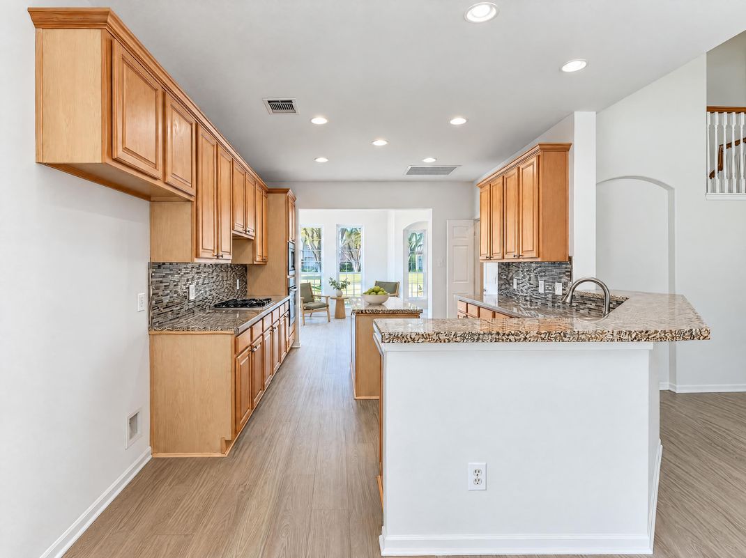 Property photo 2 of 7927 High Knoll Ln