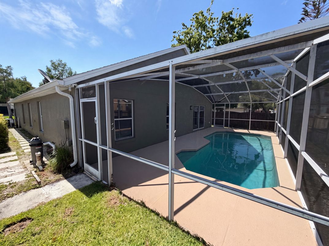 Photo 33 of 34 of 701 Magnolia Creek Cir, Orlando, FL