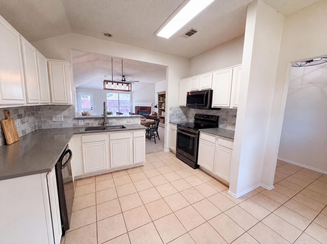 Property photo 2 of 405 Kathy Ln