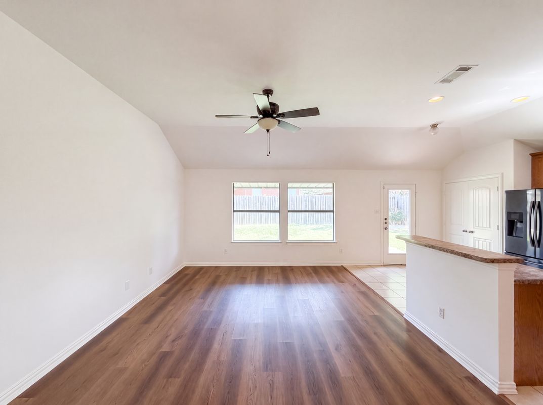 Photo 4 of 17 of 143 Pintail Ln, Sanger, TX