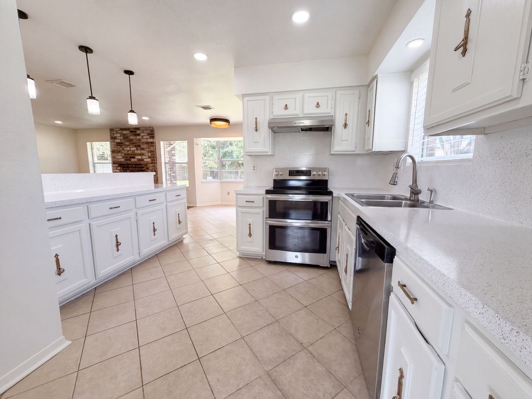 Property photo 2 of 6910 Vialinda Dr