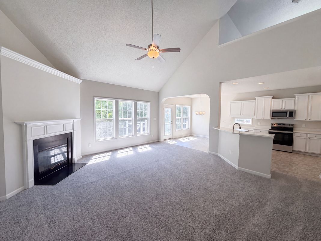 Property photo 3 of 1701 Carnation Dr