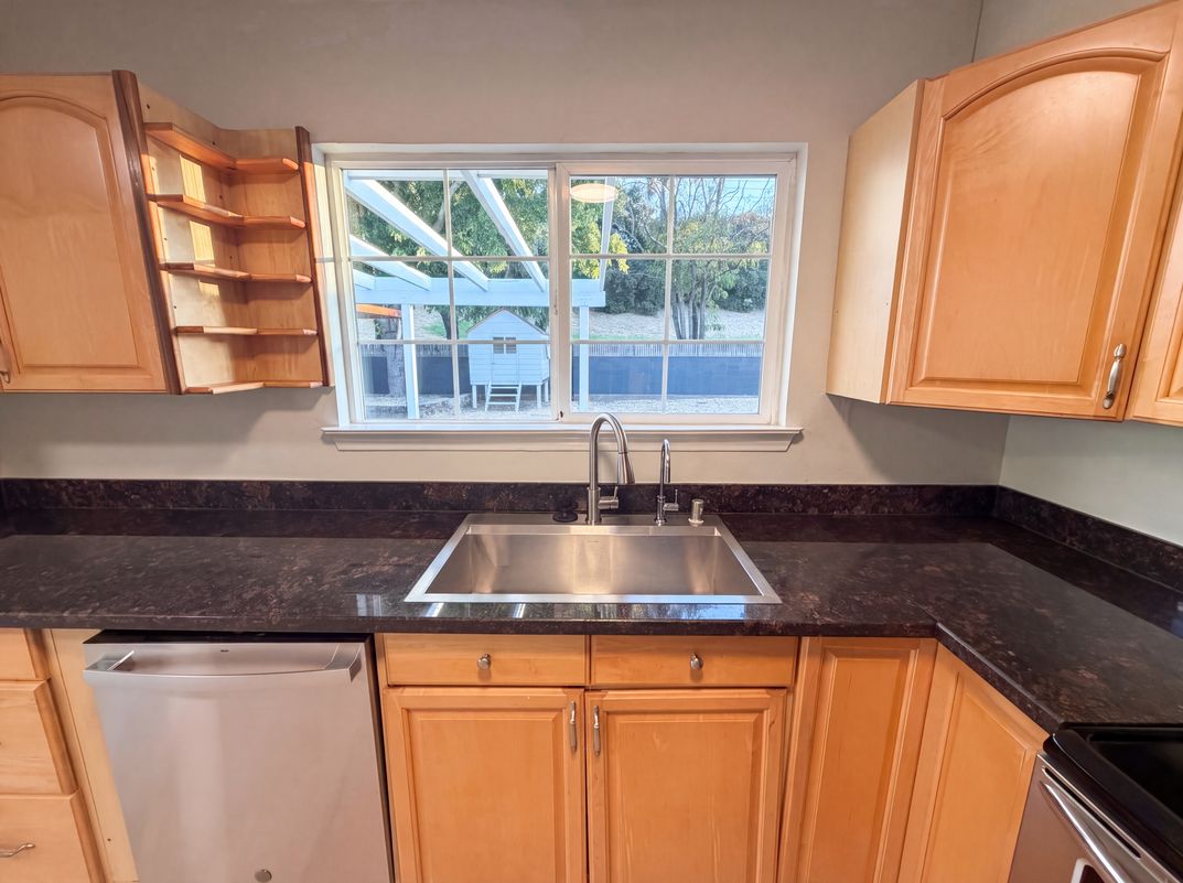 Property photo 3 of 112 Aster Ct