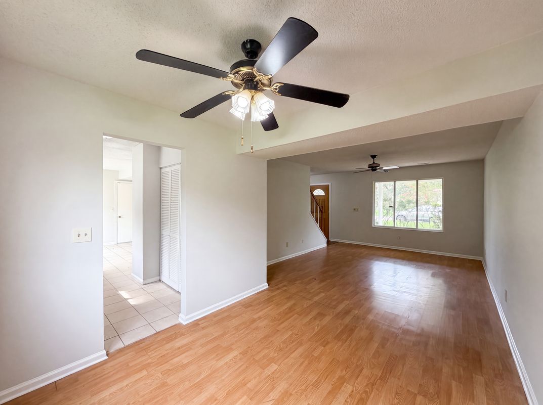 Property photo 3 of 6786 Moss Ct