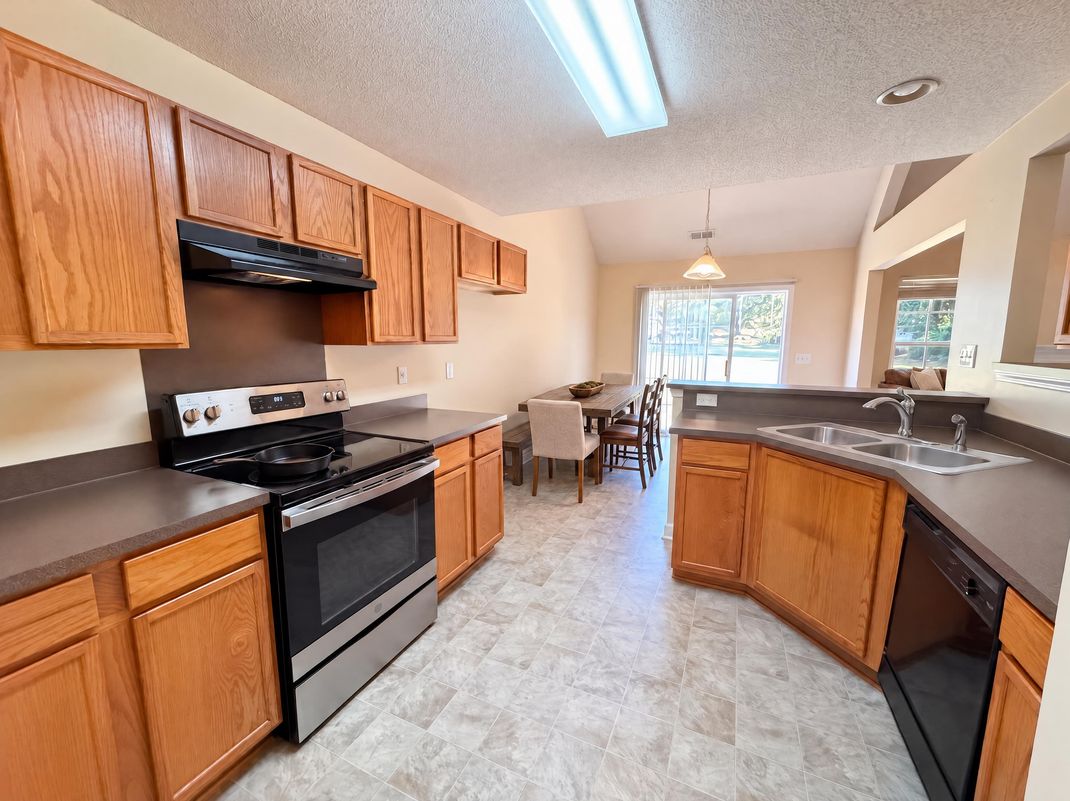 Property photo 2 of 2749 Ramble Wood Ct