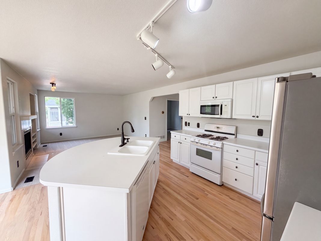 Property photo 2 of 1658 Daily Dr