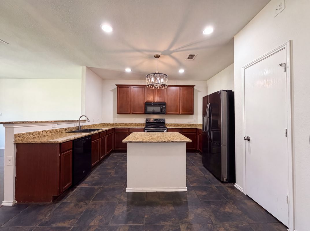 Property photo 2 of 1411 Niagara Falls Ct