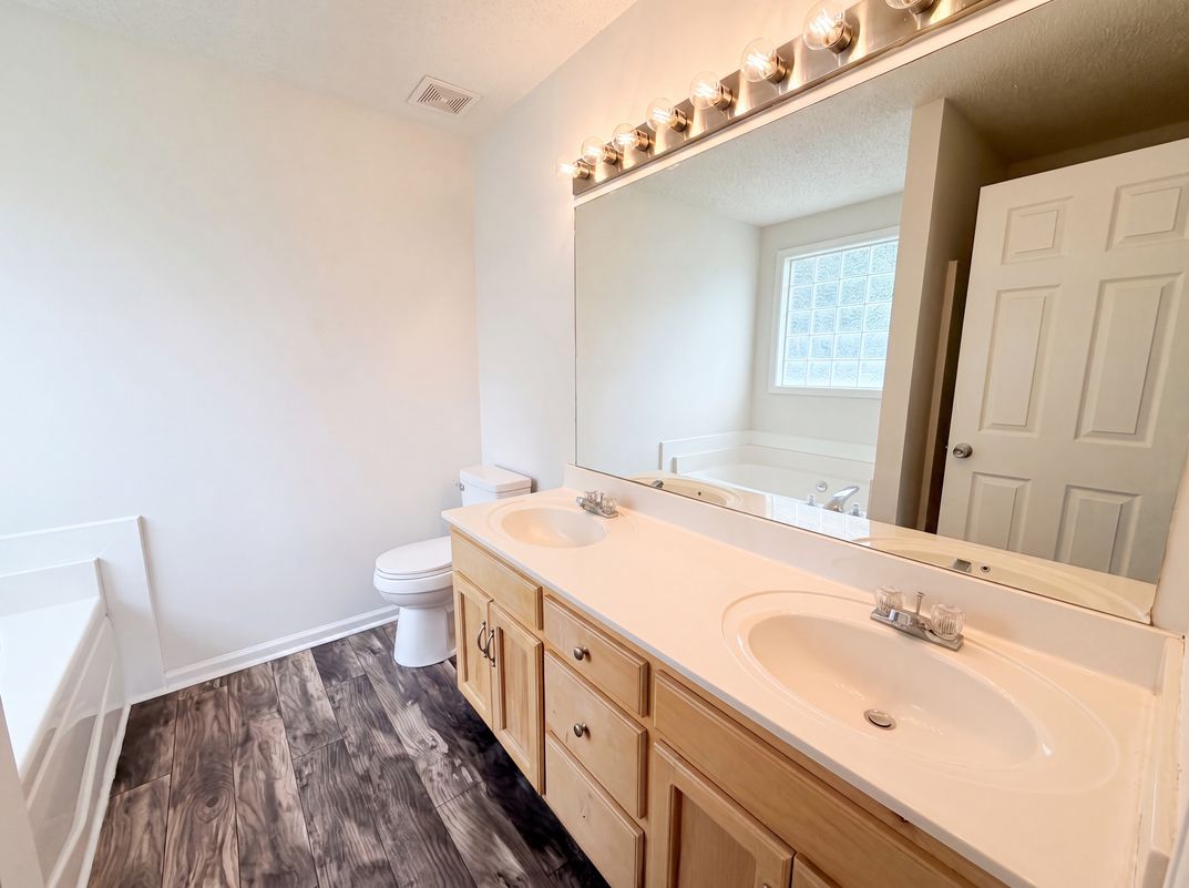 Photo 9 of 17 of 3609 Millington Dr, Clarksville, TN