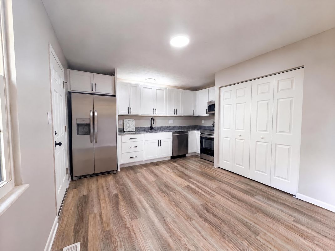 Property photo 3 of 6363 Sandric Ln