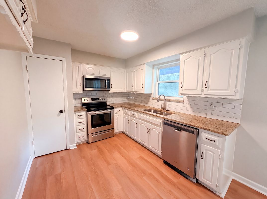 Property photo 2 of 922 Meadowdale Cir