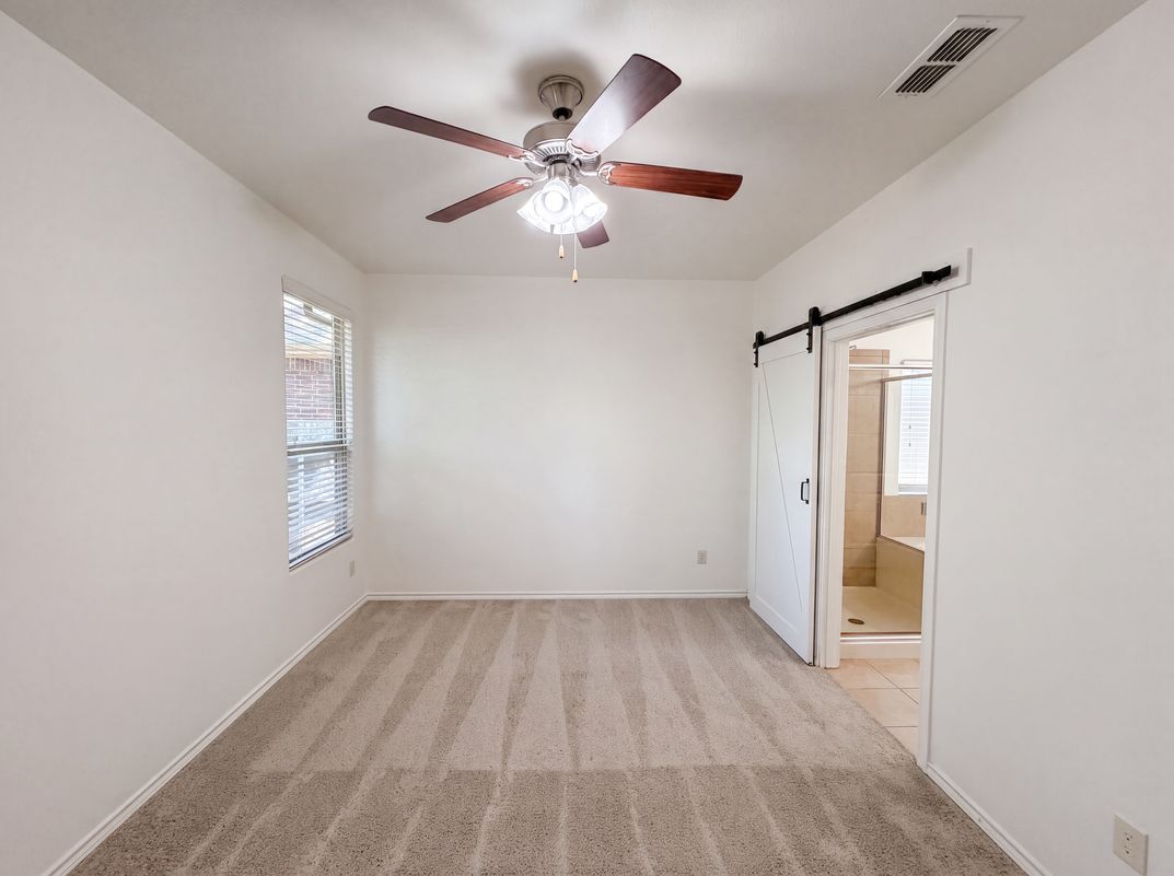 Photo 10 of 20 of 1108 Edgewater Dr, Azle, TX