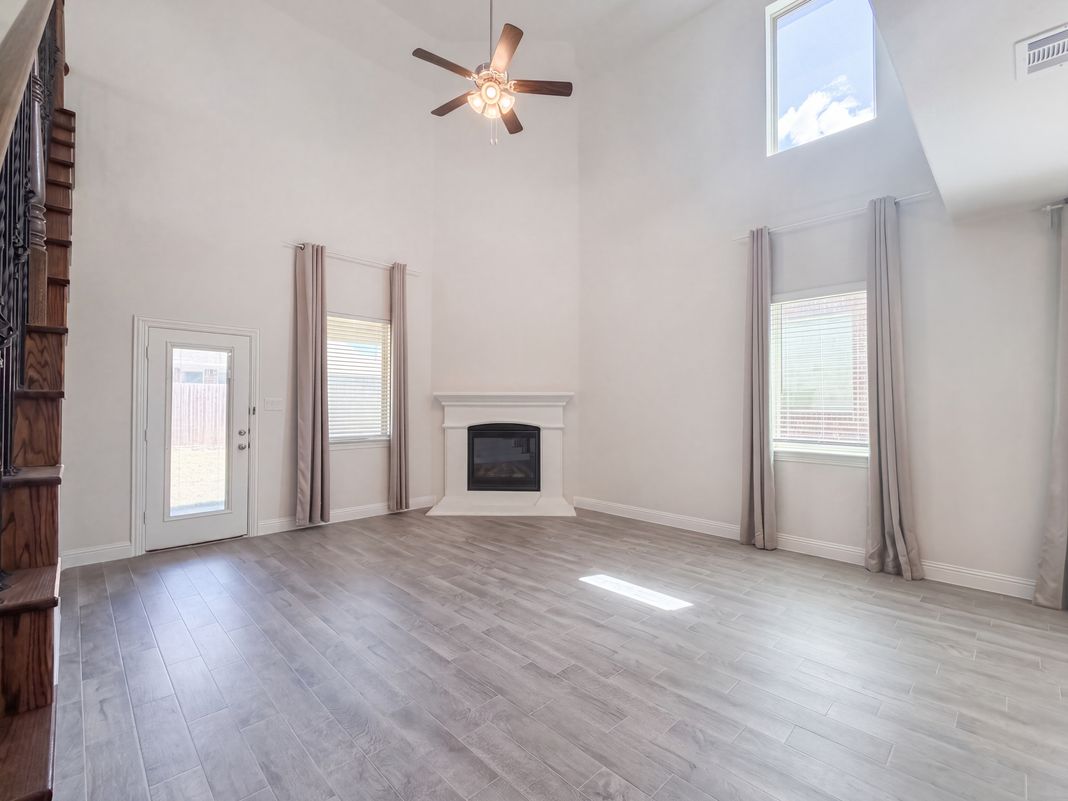 Property photo 3 of 2929 Log Cabin Dr