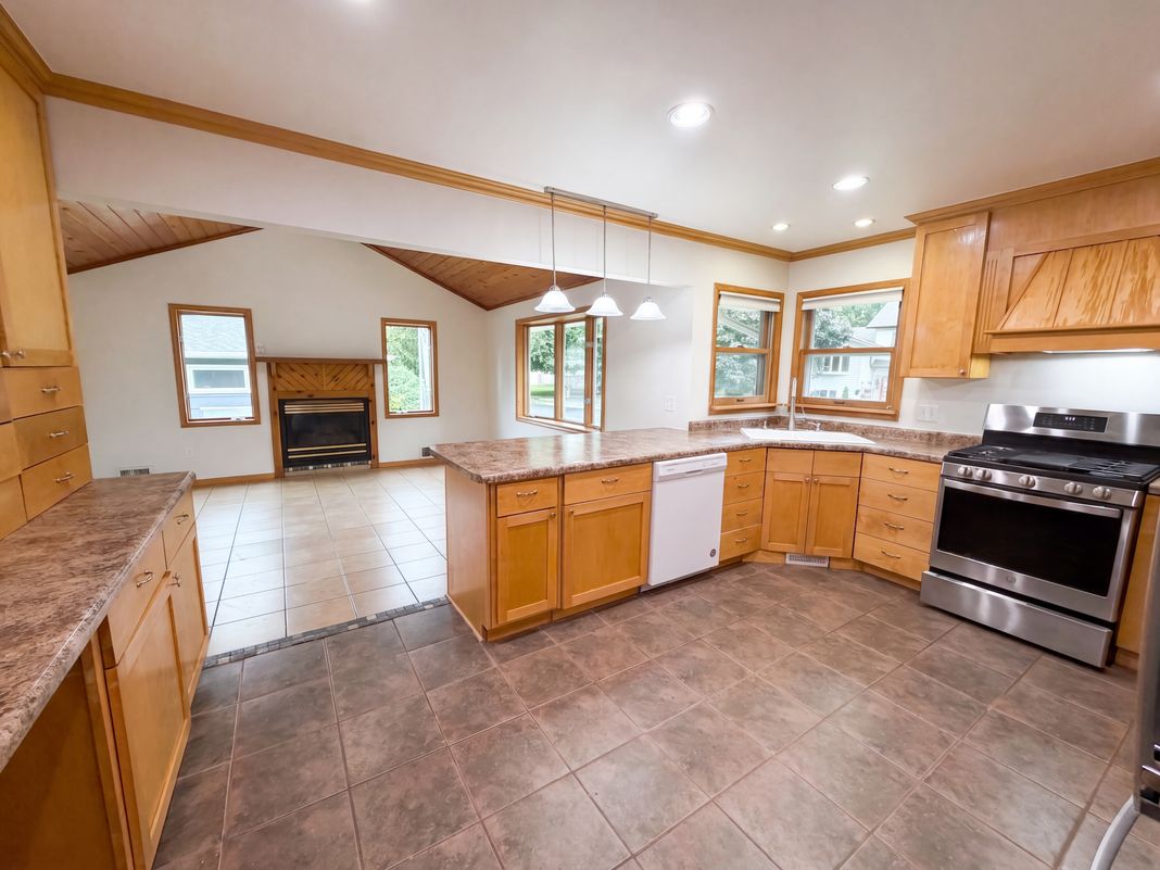 Property photo 2 of 6280 6th St NE