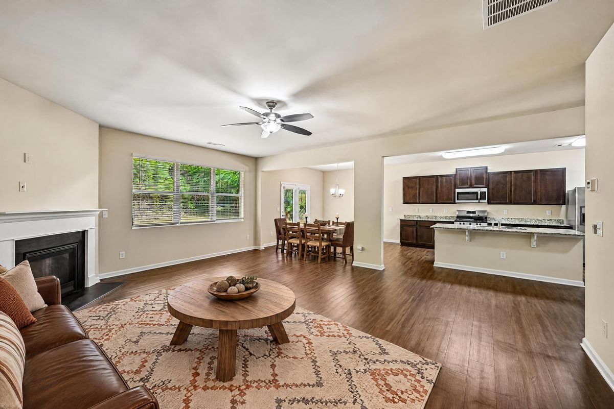 Property photo 3 of 102 Arbor View Trce