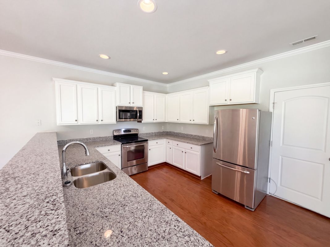 Property photo 2 of 1317 Hosmer Ct