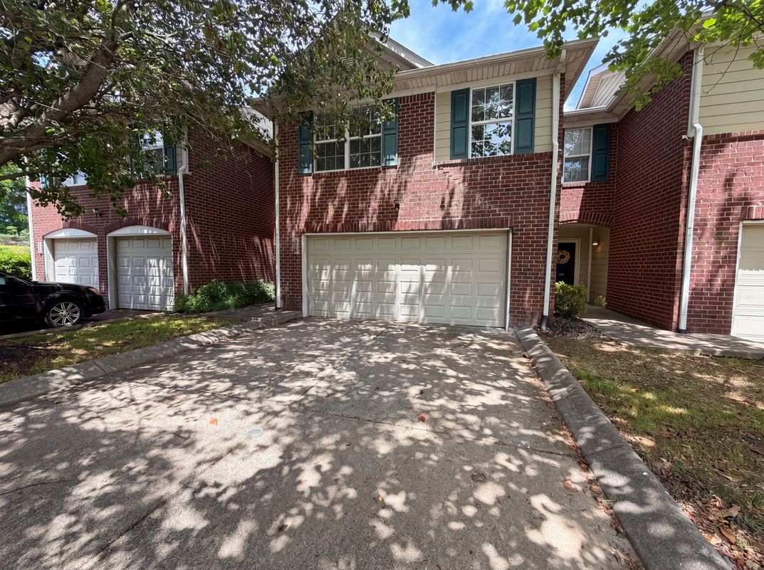 Property photo 1 of 403 Heath Pl