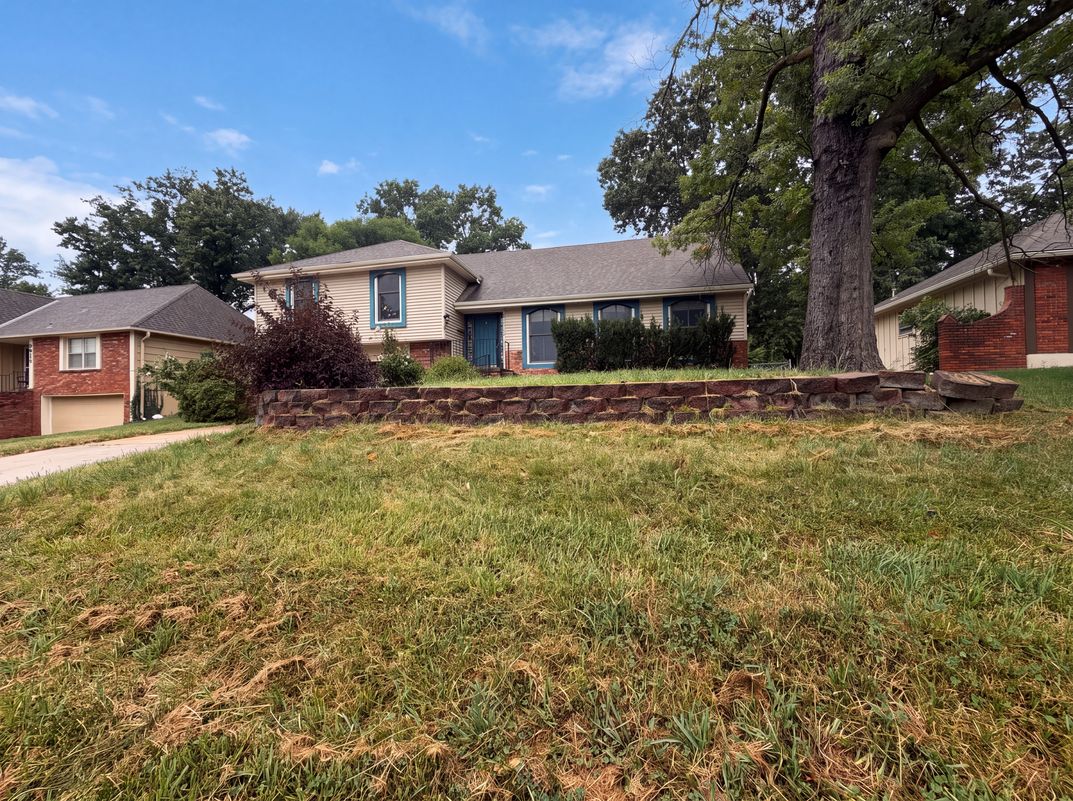 Property photo 1 of 6916 N Overland Dr