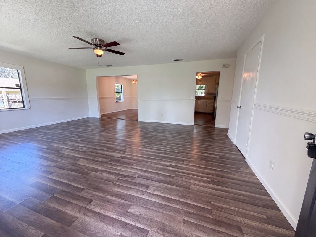 Property photo 3 of 7023 Shindler Dr