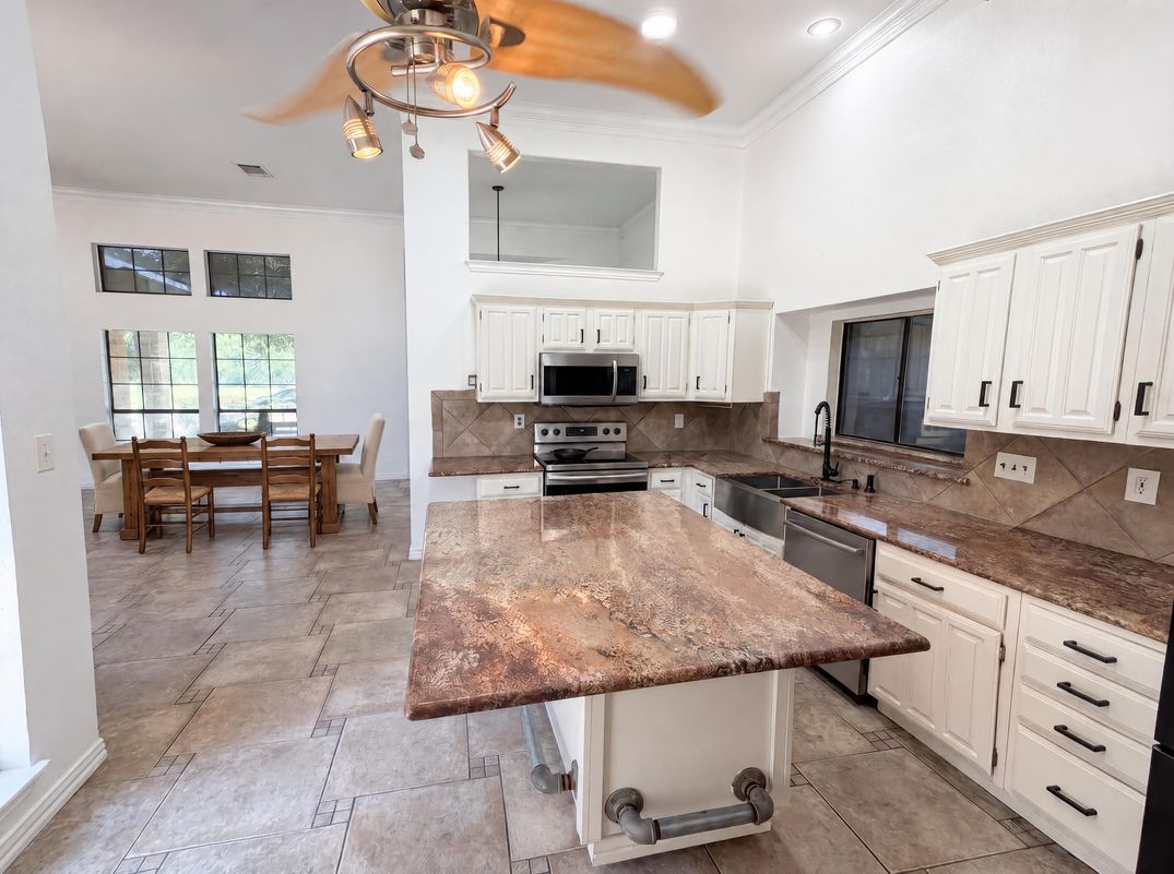 Property photo 2 of 1613 Mullins Dr