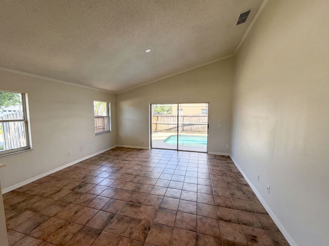 Photo 11 of 34 of 701 Magnolia Creek Cir, Orlando, FL