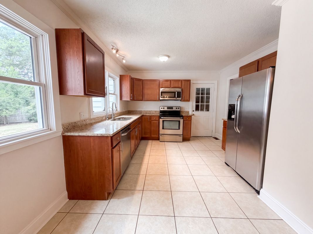 Property photo 2 of 5710 Edgehill Rd