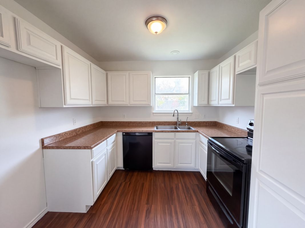 Property photo 2 of 208 Comanche Trl