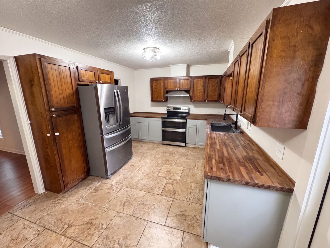 Property photo 2 of 968 Edwin Phillips Rd