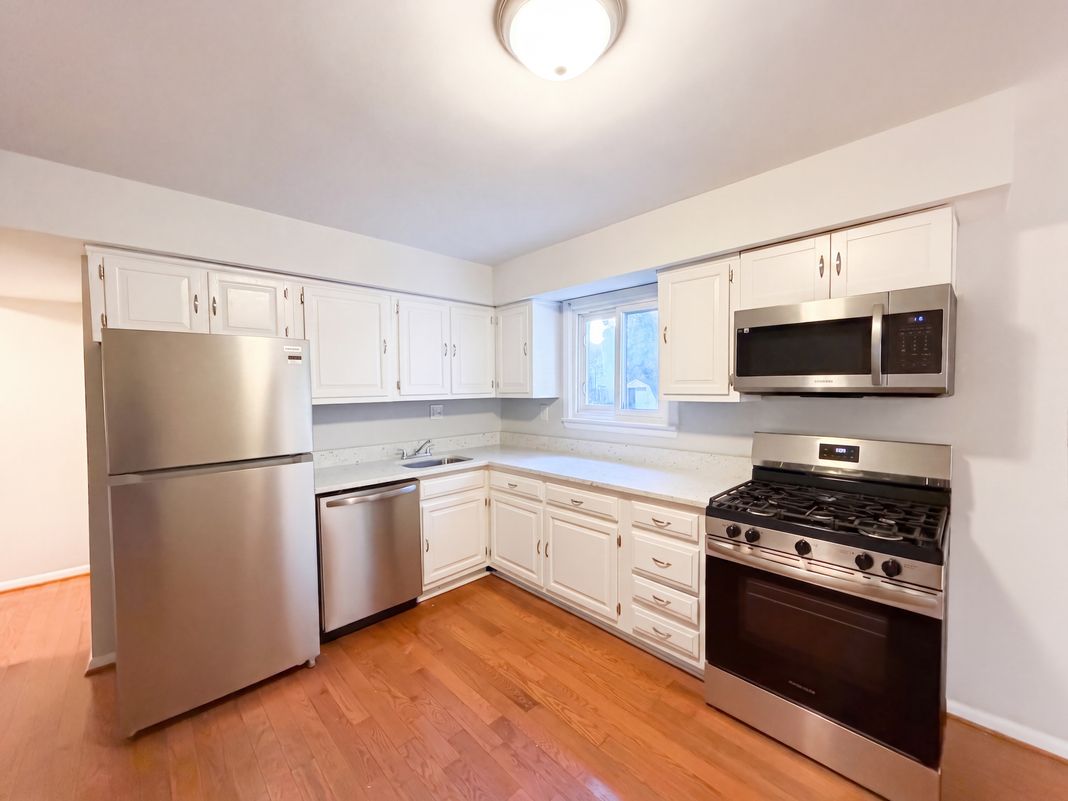 Property photo 2 of 662 Herndon Pkwy