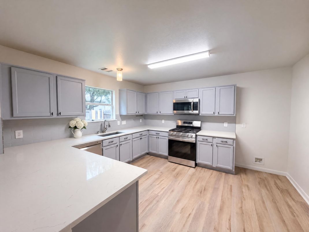 Property photo 3 of 15515 Hollow Cypress Ct