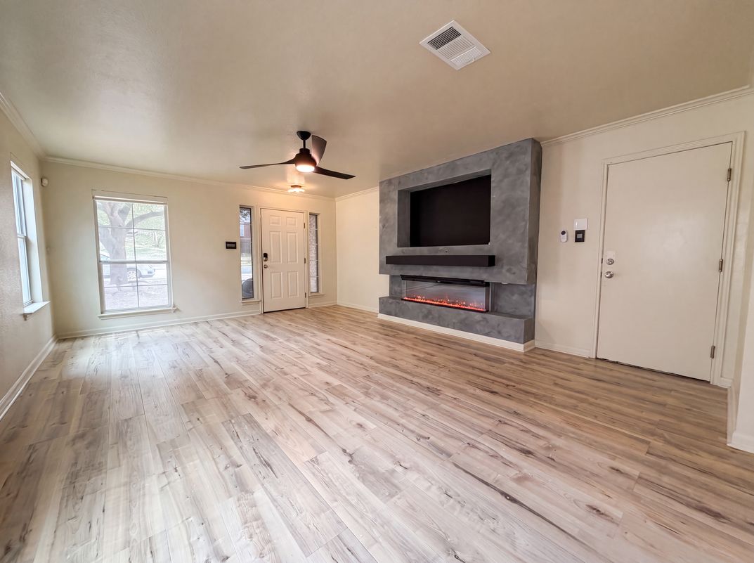 Property photo 3 of 10602 Springwood Sq