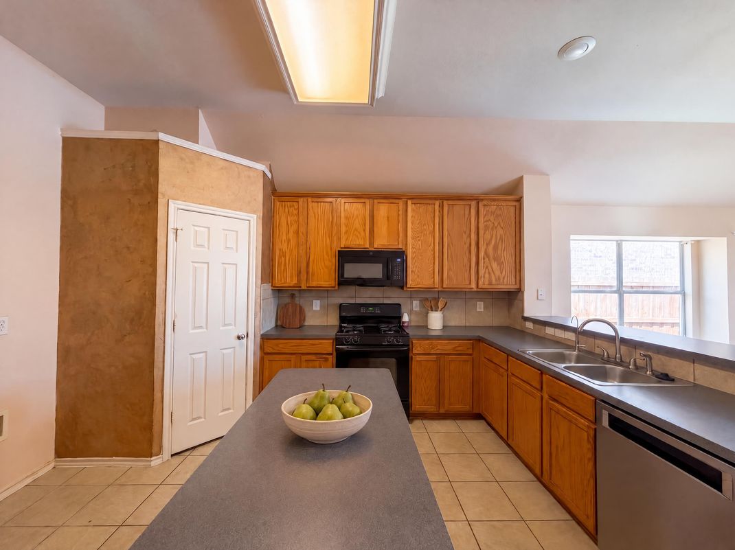 Property photo 2 of 1213 Whitecreek Dr