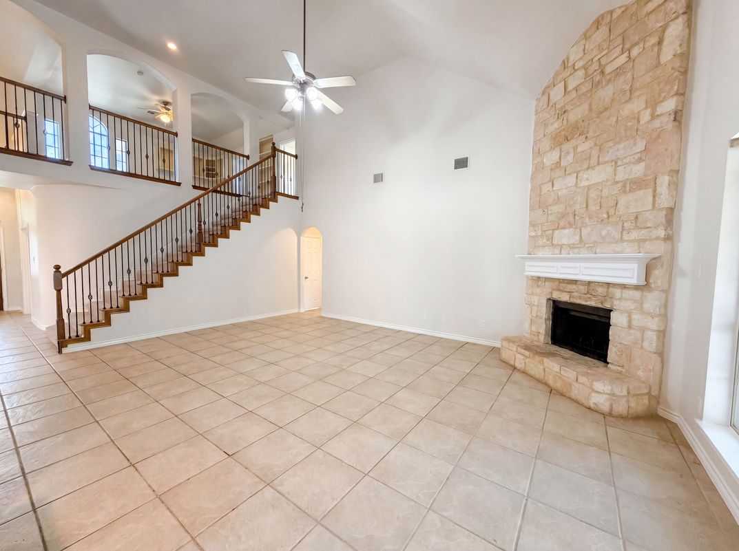 Photo 8 of 28 of 1126 Glencoe Dr, Glenn Heights, TX