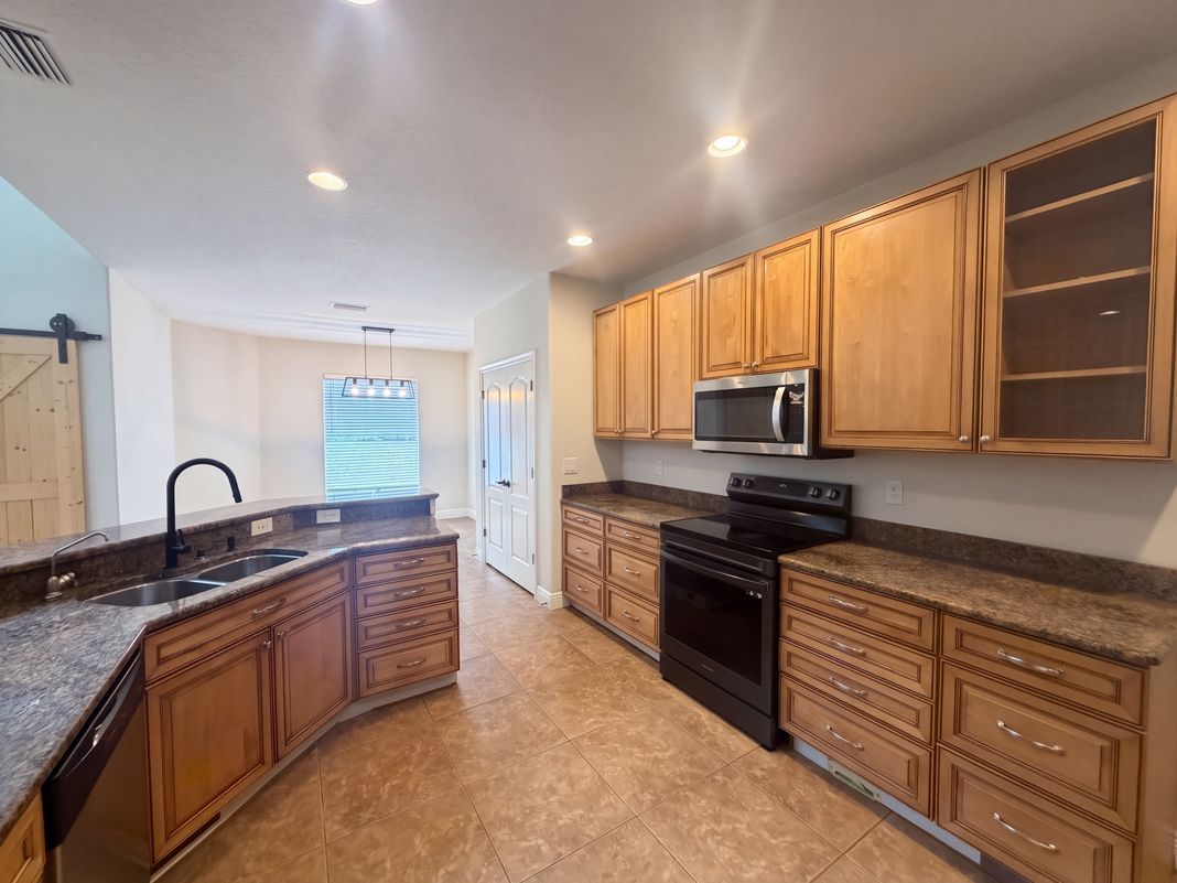 Property photo 2 of 2015 River Crossing Dr