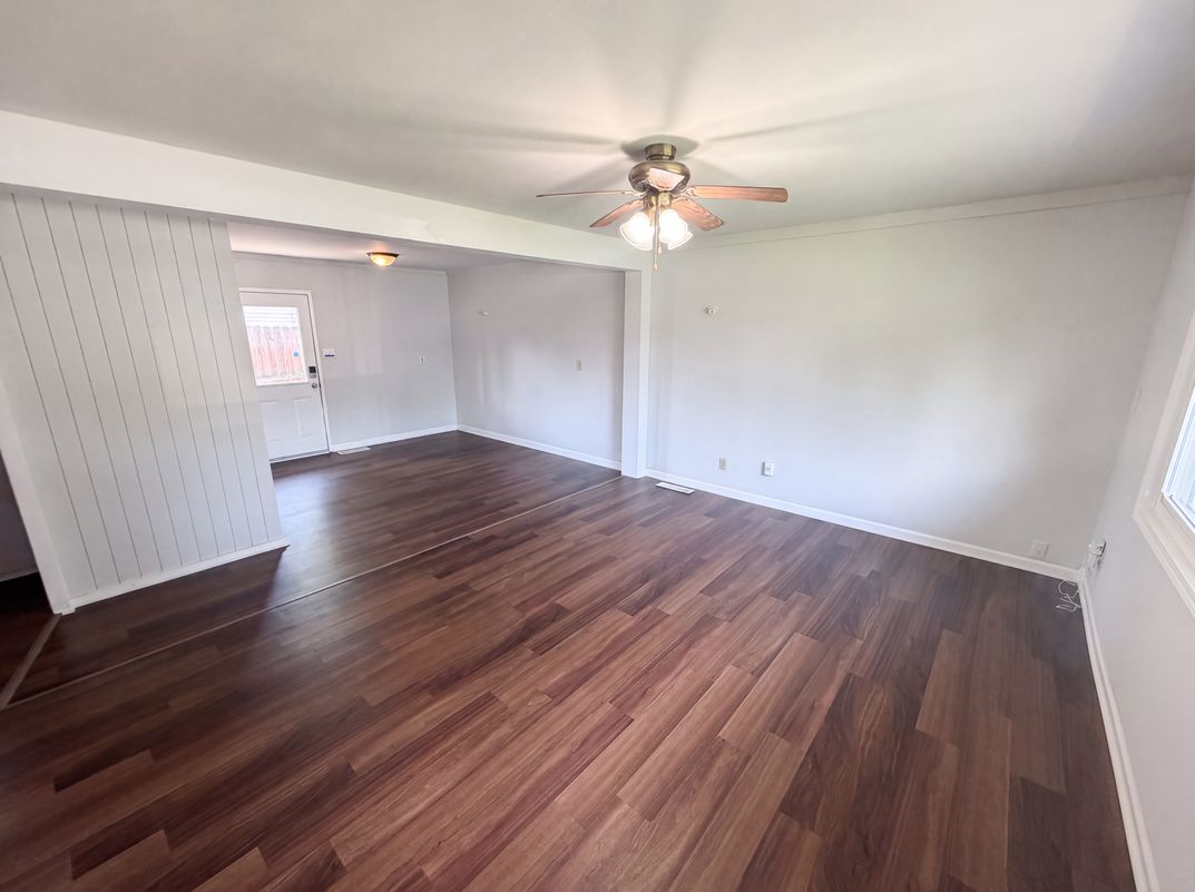 Photo 3 of 18 of 3125 Midvale Dr, Indianapolis, IN
