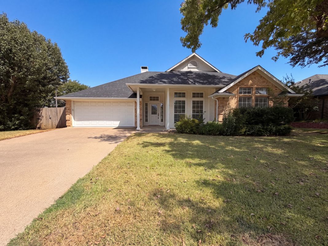 Property photo 1 of 1623 W Pleasant Dr