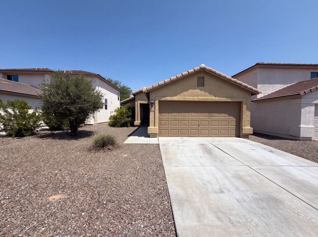 Property photo 1 of 850 W Calle Arroyo Norte