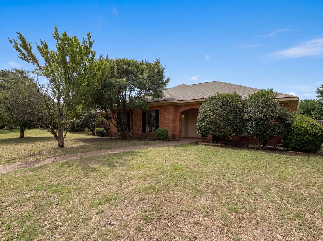 Property photo 1 of 1604 Danube Ln
