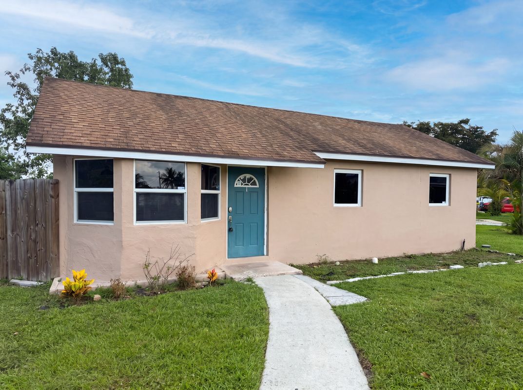 Property photo 1 of 752 Orchid Dr