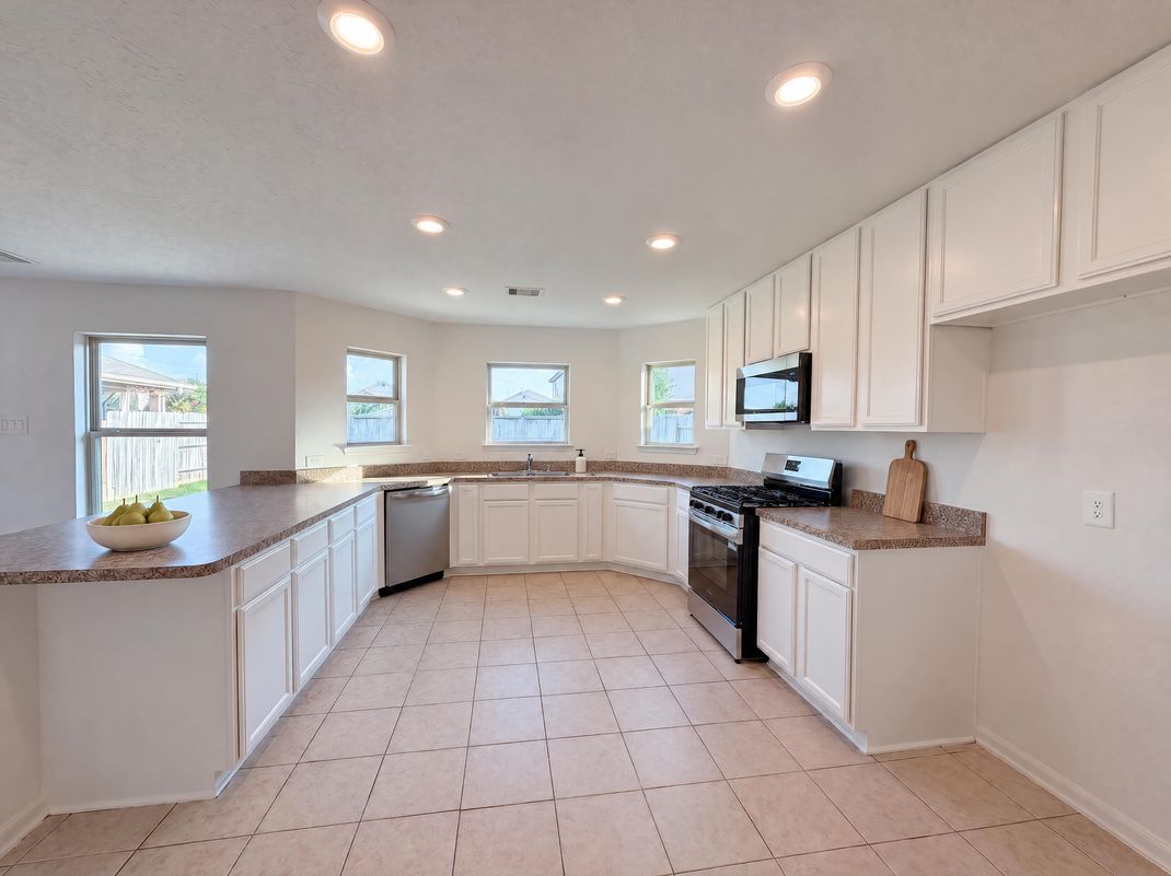 Property photo 2 of 15835 Copper Oak Ln