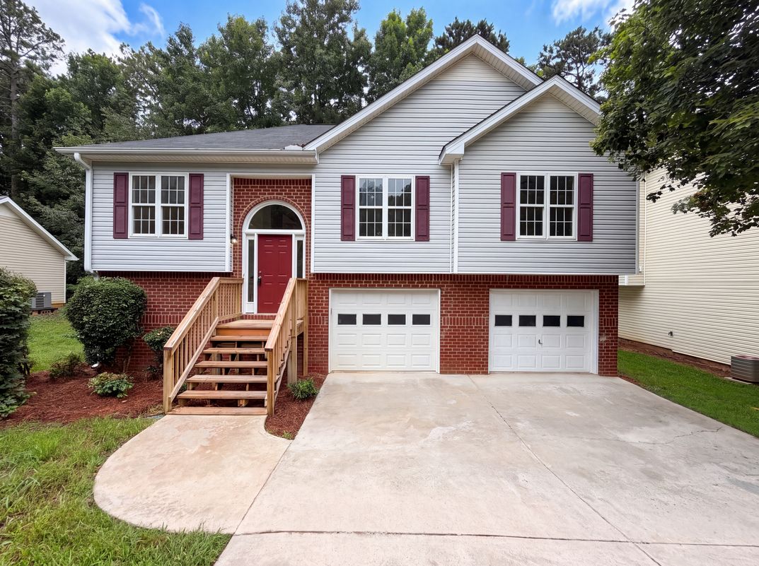 Property photo 1 of 325 Spring Lake Ct