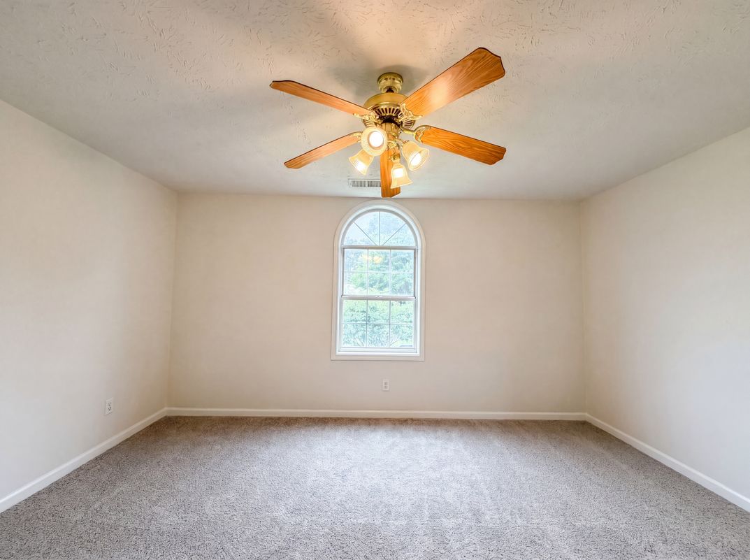 Photo 11 of 32 of 5355 Queen Ester Ct, Ellenwood, GA