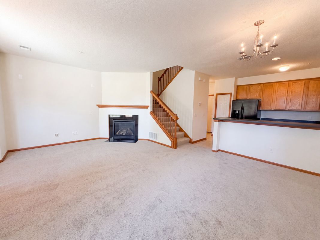 Property photo 3 of 7231 Jewel Ln N