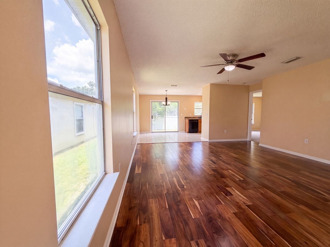 Property photo 3 of 7923 Cherry Blossom Dr N