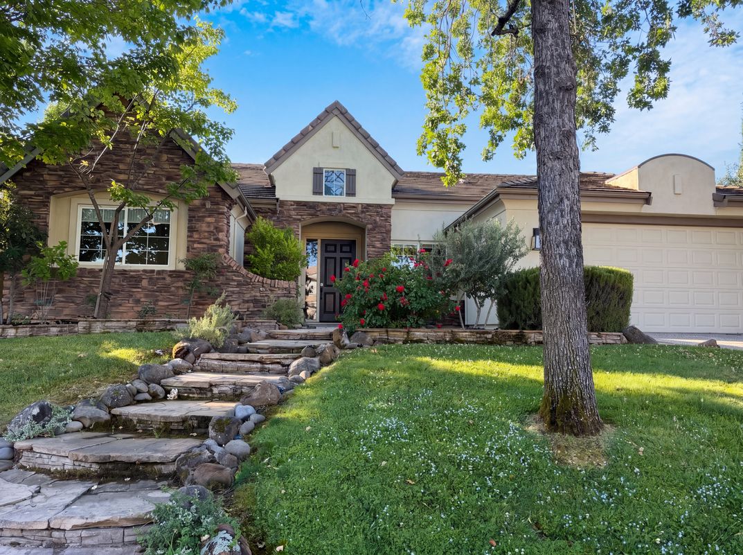 Property photo 1 of 1401 Grey Owl Cir