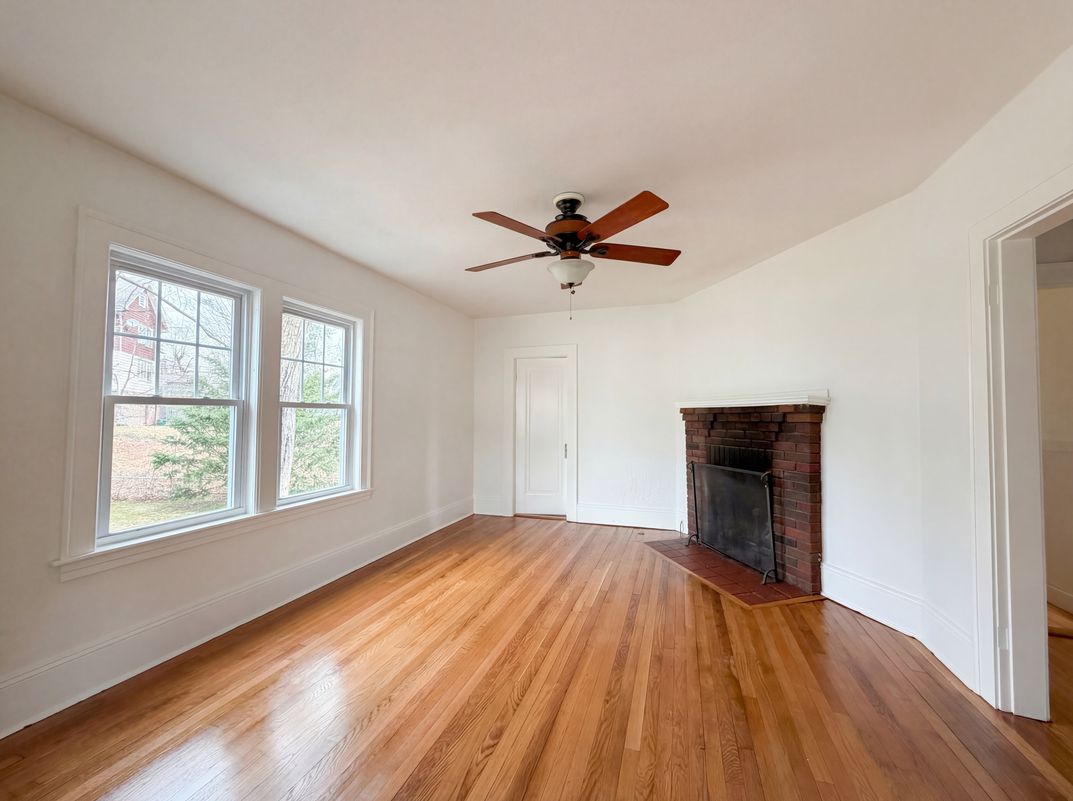 Property photo 3 of 10 Perrot St