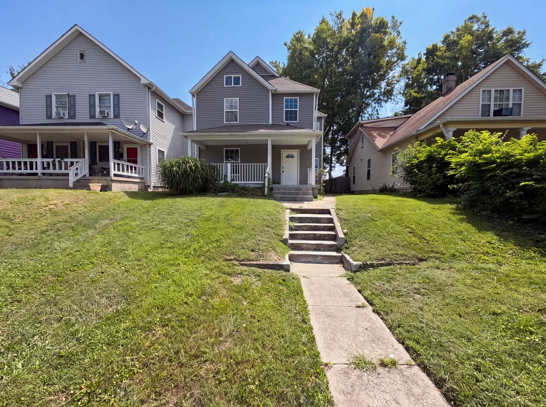 Property photo 1 of 2615 Boulevard Pl