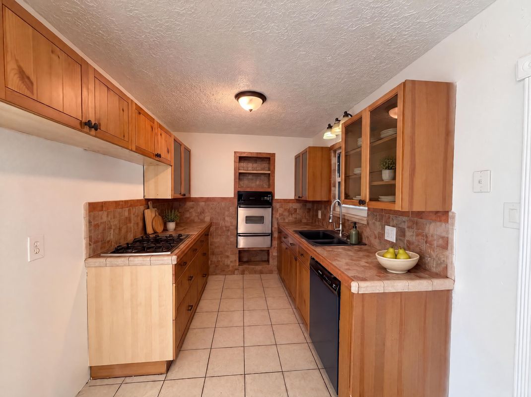 Property photo 2 of 303 Currie Ave