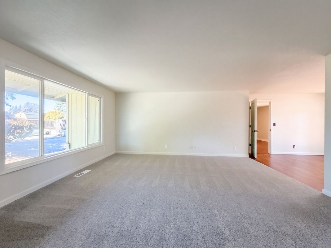 Property photo 2 of 2444 SE 55th Ave