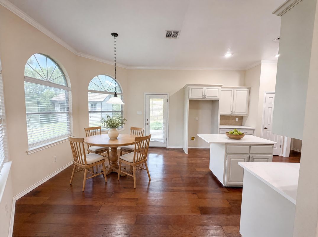 Property photo 3 of 11117 Weatherford Dr
