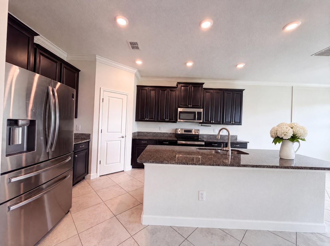 Property photo 2 of 9709 Ivory Dr